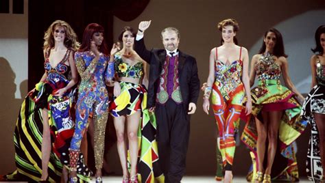 gianni versace profumo anni 90|gianni versace abiti.